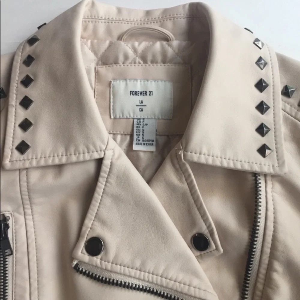 FOREVER 21 Moto Cream Studded Faux Leather Jacket Small BNWT - Picture 4 of 8